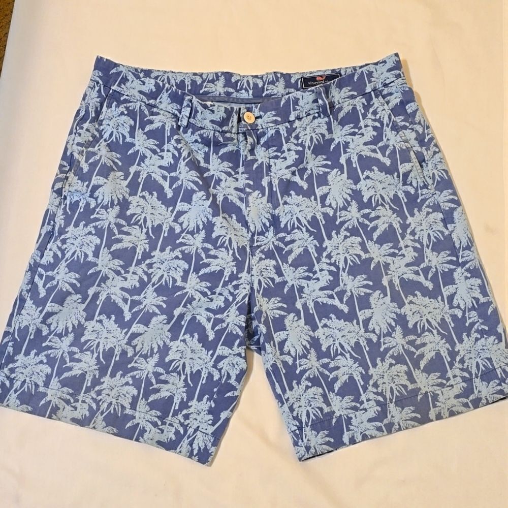 Vineyard Vines Men’s Classic Fit 9” Breaker Shorts Blue with Palm Tree Print 38